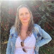 Profesora nativa de español que imparte clases a adultos y niños